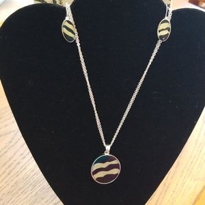 Black and white necklace earrings set